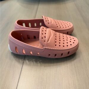 Floafers Rose Peony GUC 9c